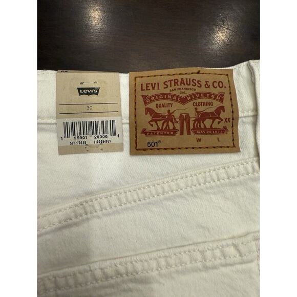 Levi’s 501® Original Fit High Rise Womens Shorts Sz 30 White Raw Frayed Hem NWT - Picture 5 of 11